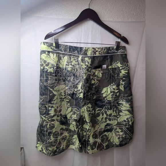 Wonderwall Men Size 36 Board Shorts Swim Trunks Olive Garden Hawaiian Map Coast - Picture 3 of 8